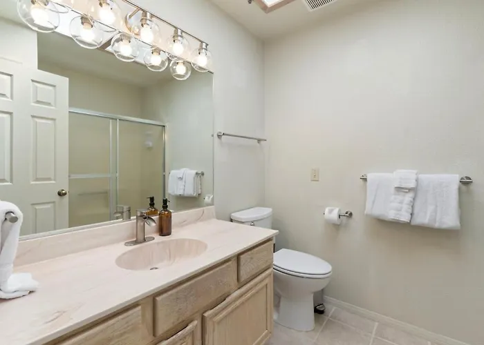 Spacious 2br Desert Escape Apartment *