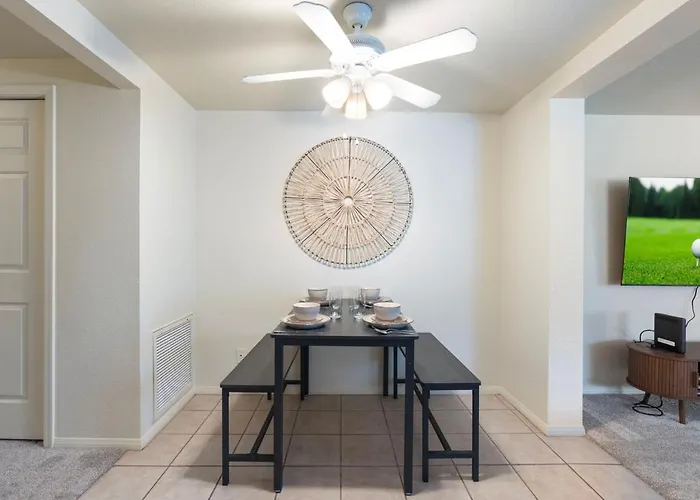 Spacious 2br Desert Escape Apartment