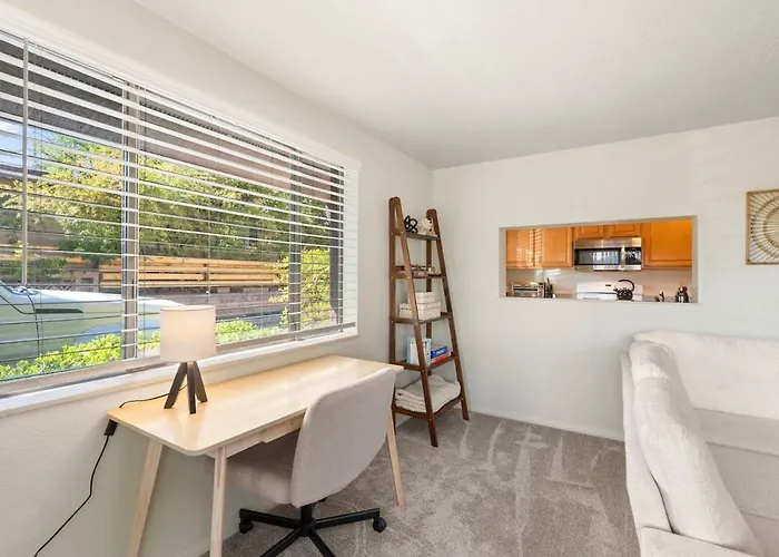 Spacious 2br Desert Escape Apartment