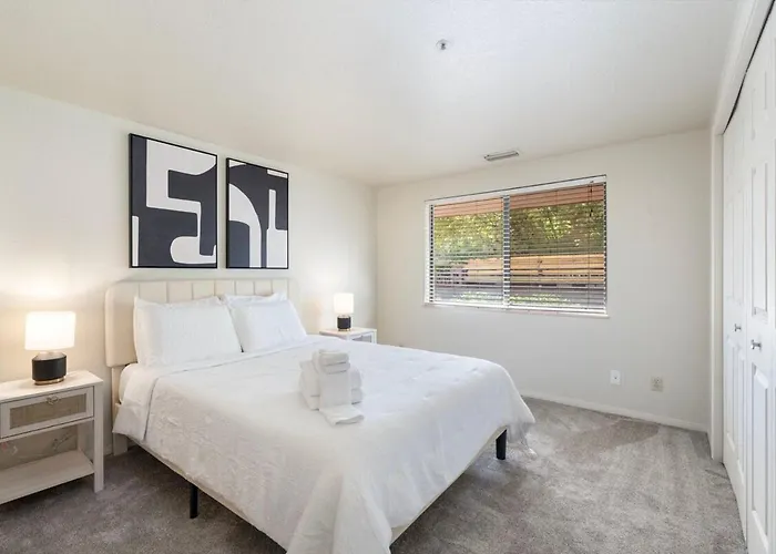 Spacious 2br Desert Escape