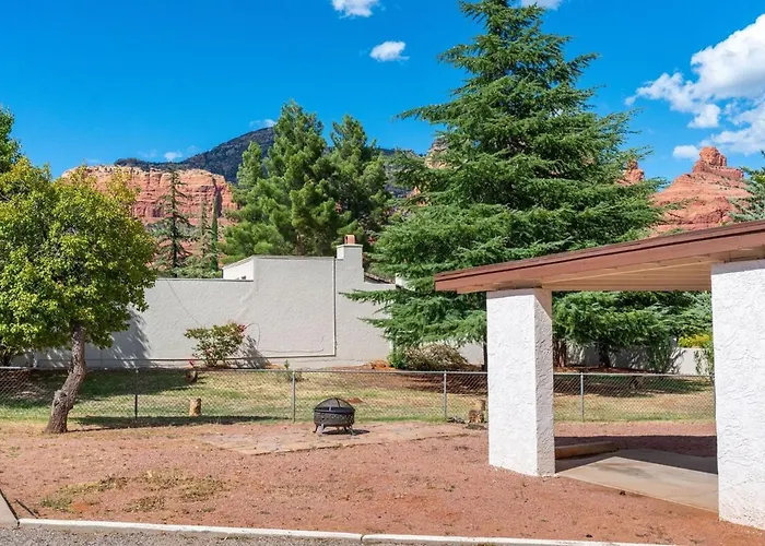 Spacious 2br Desert Escape Apartment